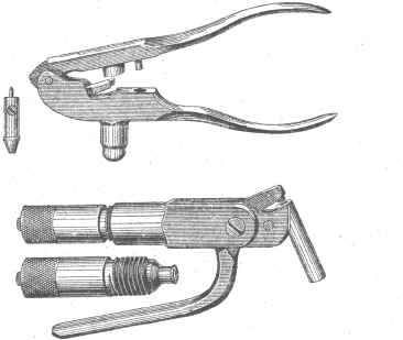 Рис. 37. Приборы двух разных типов для перезаряжания винтовочных патронов