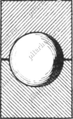 Рис. 75. Центри­рованная между войлочными пыжа­ми круглая пуля уменьшенного ка­либра  (разрез)